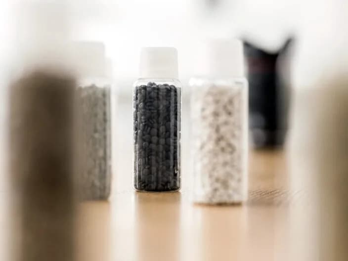 Qualitätsgesicherte Kunststoffrezyklate – regulatorisch konform und verfügbar